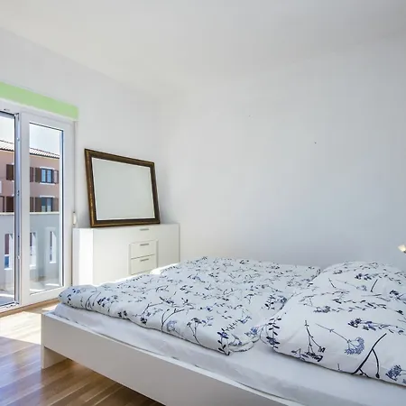 Bright With 5 Bedrooms In Pomer, With Private Pool, Enclosed Gar Medulin