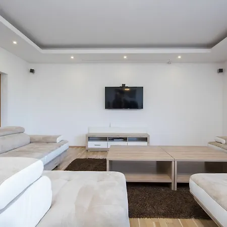 Apartment Bright With 5 Bedrooms In Pomer, With Private Pool, Enclosed Gar Medulin
