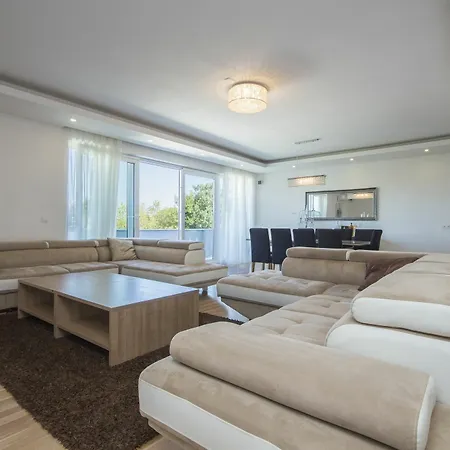 Bright With 5 Bedrooms In Pomer, With Private Pool, Enclosed Gar