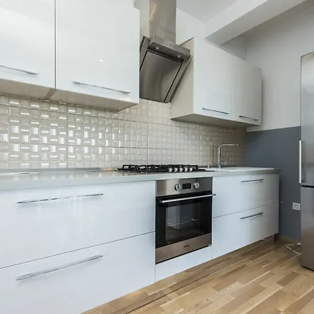 Bright With 5 Bedrooms In Pomer, With Private Pool, Enclosed Gar Apartment Medulin