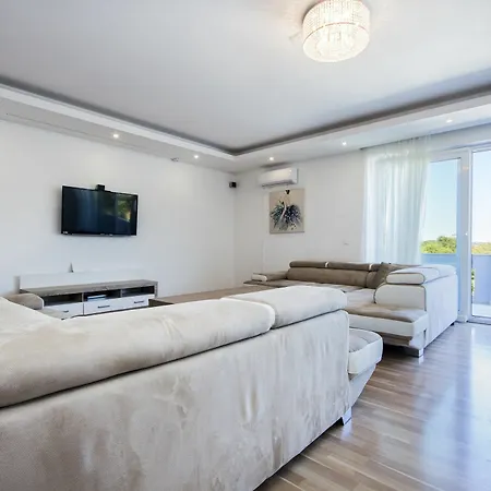Bright With 5 Bedrooms In Pomer, With Private Pool, Enclosed Gar *