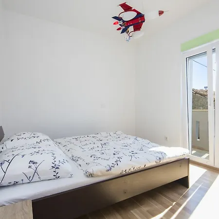Bright With 5 Bedrooms In Pomer, With Private Pool, Enclosed Gar *