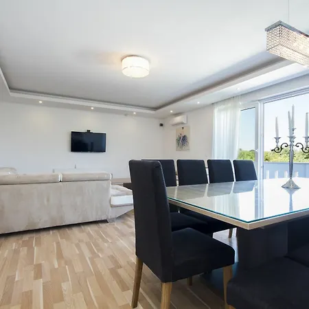 Bright With 5 Bedrooms In Pomer, With Private Pool, Enclosed Gar