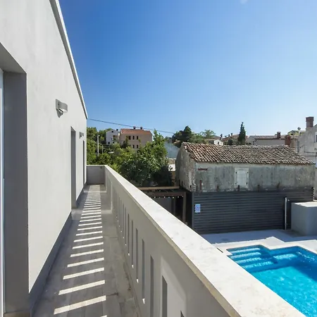 Bright With 5 Bedrooms In Pomer, With Private Pool, Enclosed Gar Medulin
