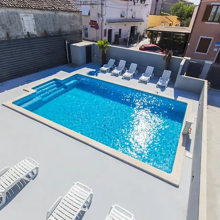 Bright With 5 Bedrooms In Pomer, With Private Pool, Enclosed Gar *