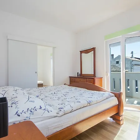 Apartment Bright With 5 Bedrooms In Pomer, With Private Pool, Enclosed Gar *